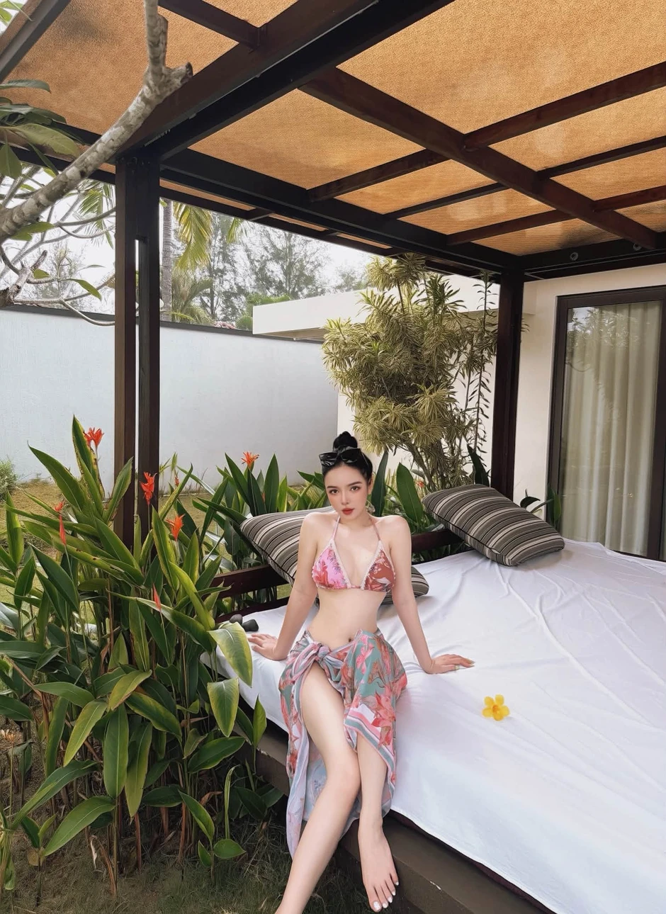 Mẹ 3 con vẫn tự tin khoe dáng, nhan sắc ấn tượng của hot girl U40 khiến CĐM phải trầm trồ