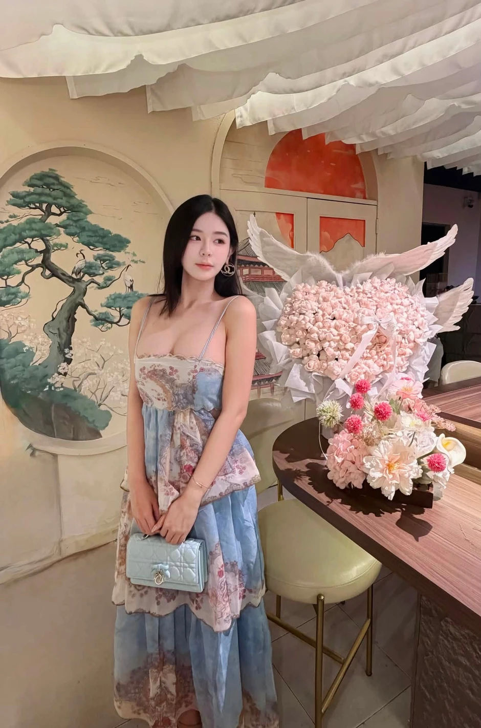 Mê mắt với phong cách cottagecore đậm chất nàng thơ của hot girl Thiên Di: Đâu phải cứ mặc hở mới có thể quyến rũ? Mê mắt với phong cách cottagecore đậm chất nàng thơ của hot girl Thiên Di: Đâu phải cứ mặc hở mới có thể quyến rũ?