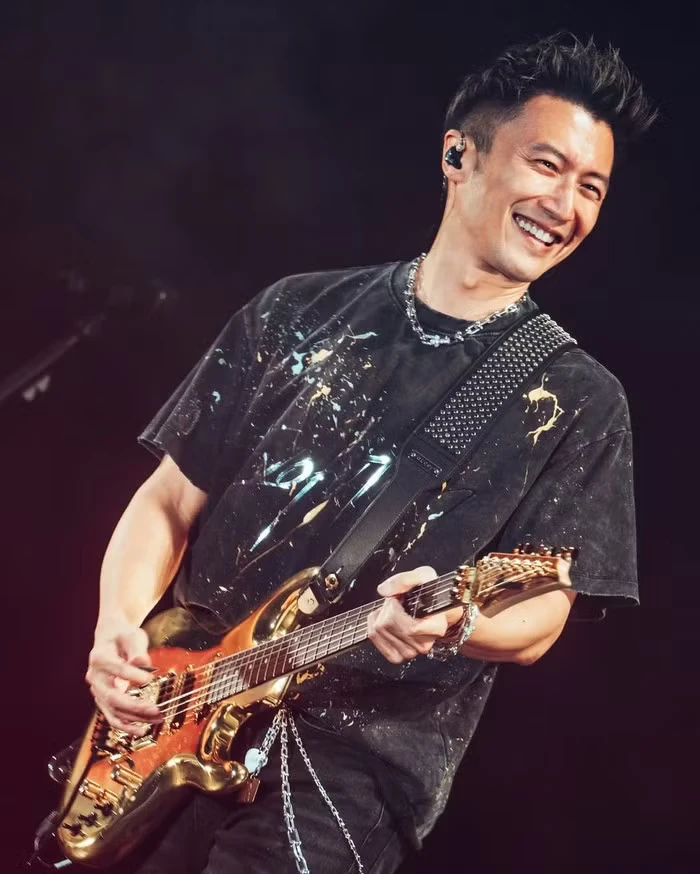 Mượn danh Tạ Đình Phong đi lừa đảo