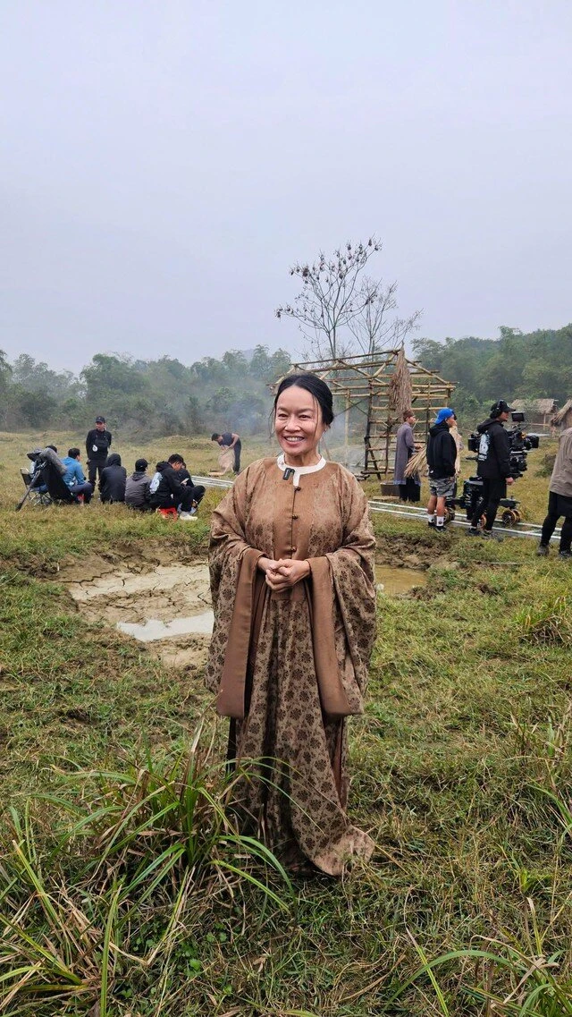 Nghệ sĩ Tú Oanh ở tuổi U60: Tôi không thấy mình đang lao động vất vả, vì làm việc cũng là cách để tận hưởng