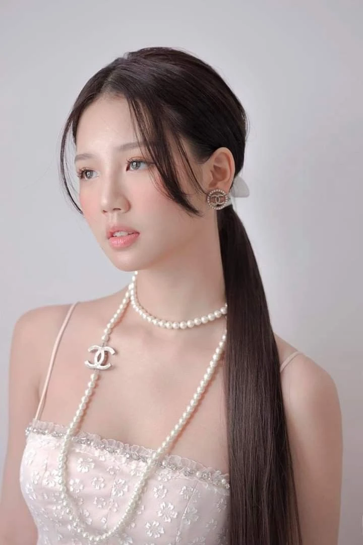 Ngoại hình khác lạ của AMEE sau thời gian biến mất Ngoại hình khác lạ của AMEE sau thời gian biến mất