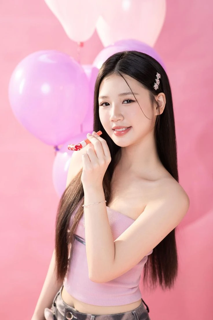 Ngoại hình khác lạ của AMEE sau thời gian biến mất Ngoại hình khác lạ của AMEE sau thời gian biến mất