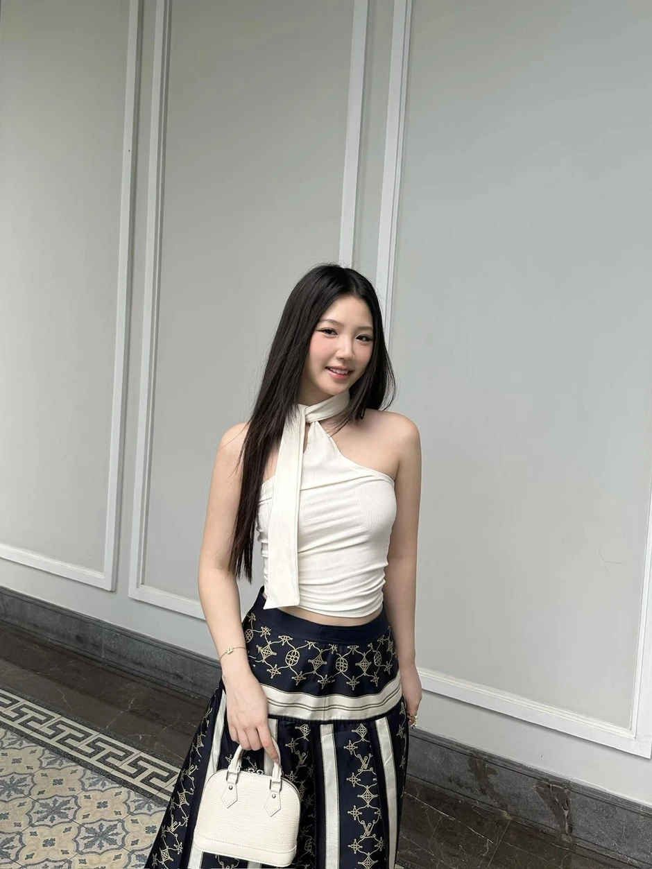 Ngoại hình khác lạ của AMEE sau thời gian biến mất Ngoại hình khác lạ của AMEE sau thời gian biến mất