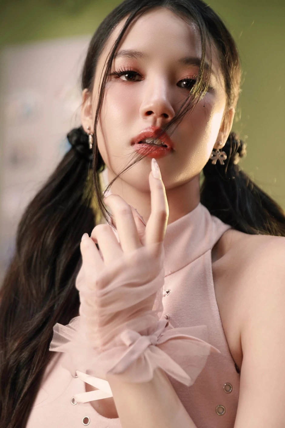 Ngoại hình khác lạ của AMEE sau thời gian biến mất Ngoại hình khác lạ của AMEE sau thời gian biến mất