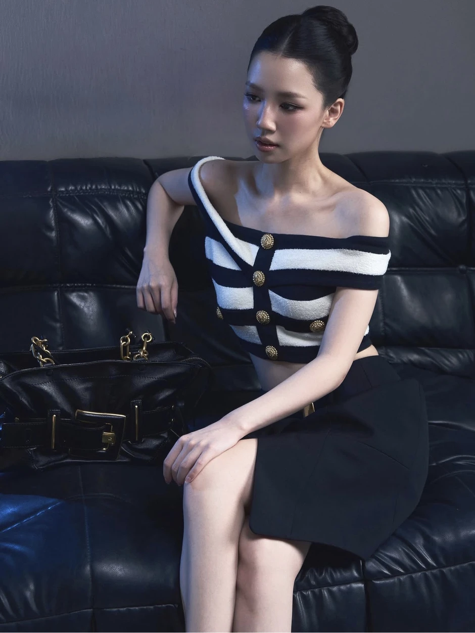 Ngoại hình khác lạ của AMEE sau thời gian biến mất Ngoại hình khác lạ của AMEE sau thời gian biến mất