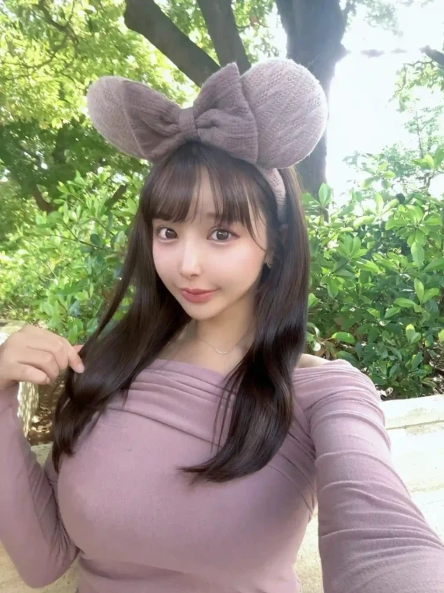 Nổi lên nhờ loạt hình ảnh gợi cảm, hot girl nổi tiếng khiến fan cảm thán, tự nhận là "kỹ sư" khi được hỏi về công việc Nổi lên nhờ loạt hình ảnh gợi cảm, hot girl nổi tiếng khiến fan cảm thán, tự nhận là "kỹ sư" khi được hỏi về công việc