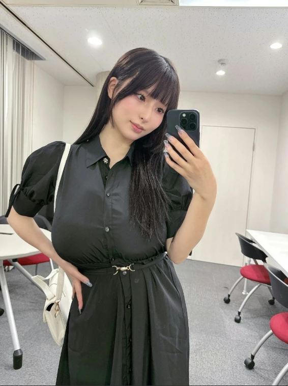 Nổi lên nhờ vẻ ngoài gợi cảm, hot girl nổi tiếng bất ngờ giải nghệ, đổi nghề để phát triển sự nghiệp
