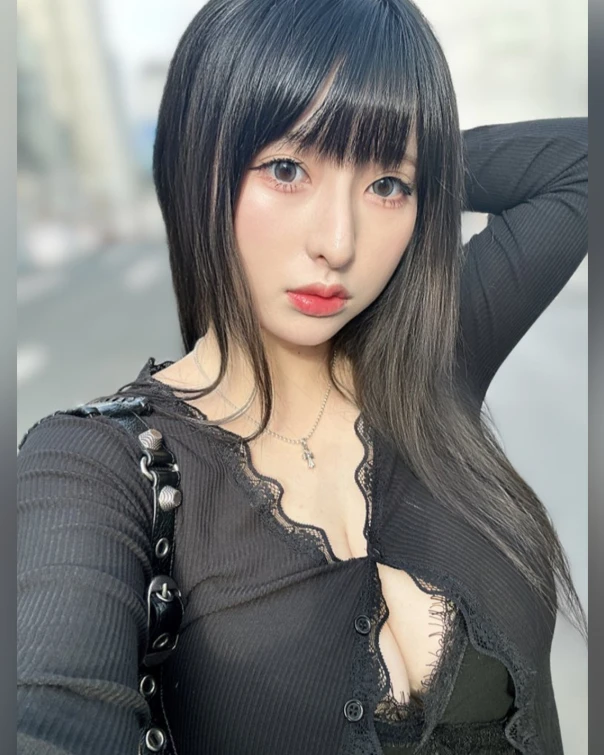 Nổi lên nhờ vẻ ngoài gợi cảm, hot girl nổi tiếng bất ngờ giải nghệ, đổi nghề để phát triển sự nghiệp