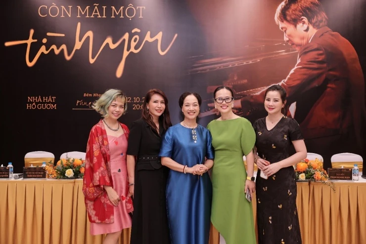 NSND Lê Khanh: Niềm cảm hứng để nhạc sĩ Phú Quang viết Điều giản dị NSND Lê Khanh: Niềm cảm hứng để nhạc sĩ Phú Quang viết Điều giản dị