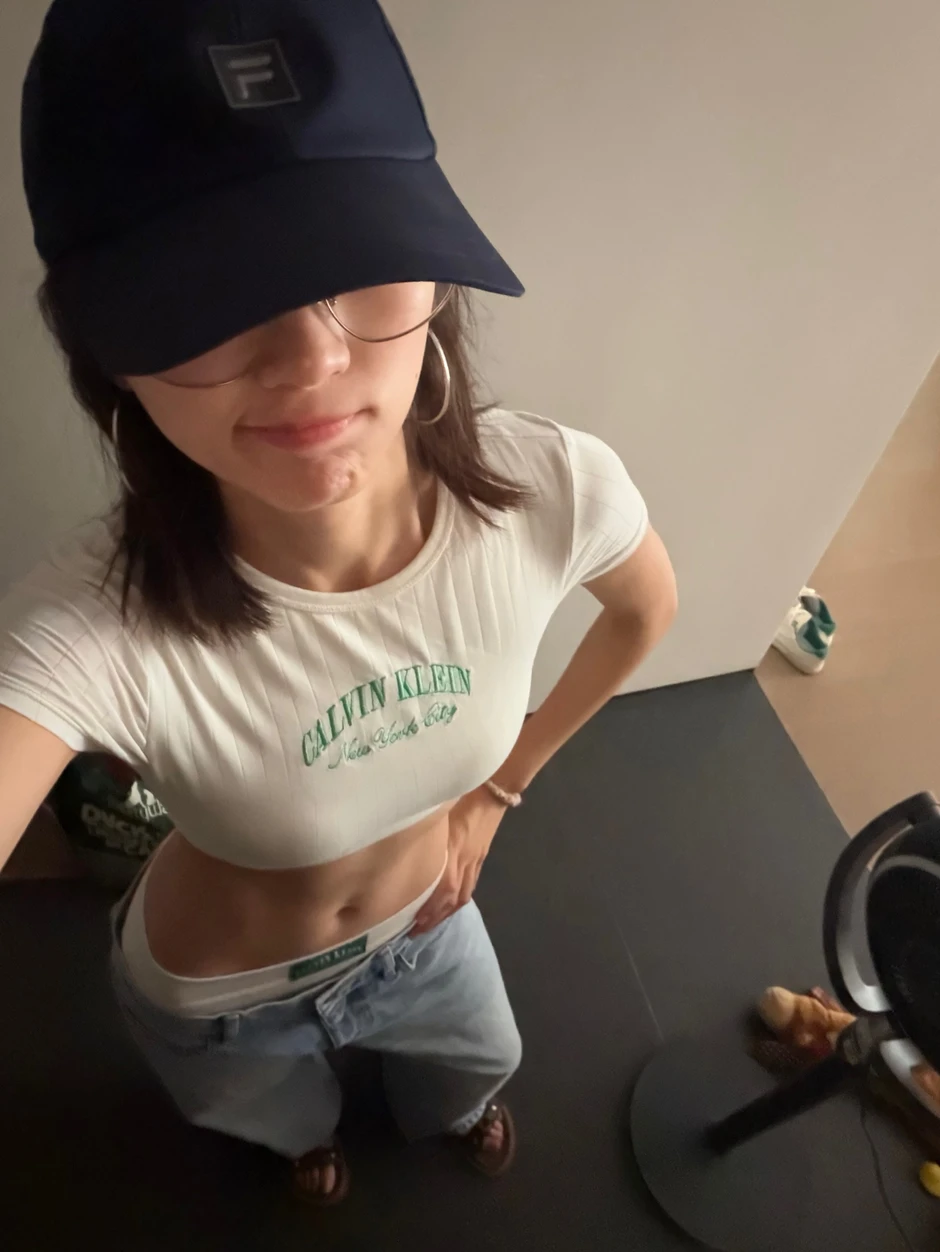 Nữ chính ngôn tình hot nhất lúc này: Mỹ nữ 1m72 sở hữu đôi chân triệu người ao ước