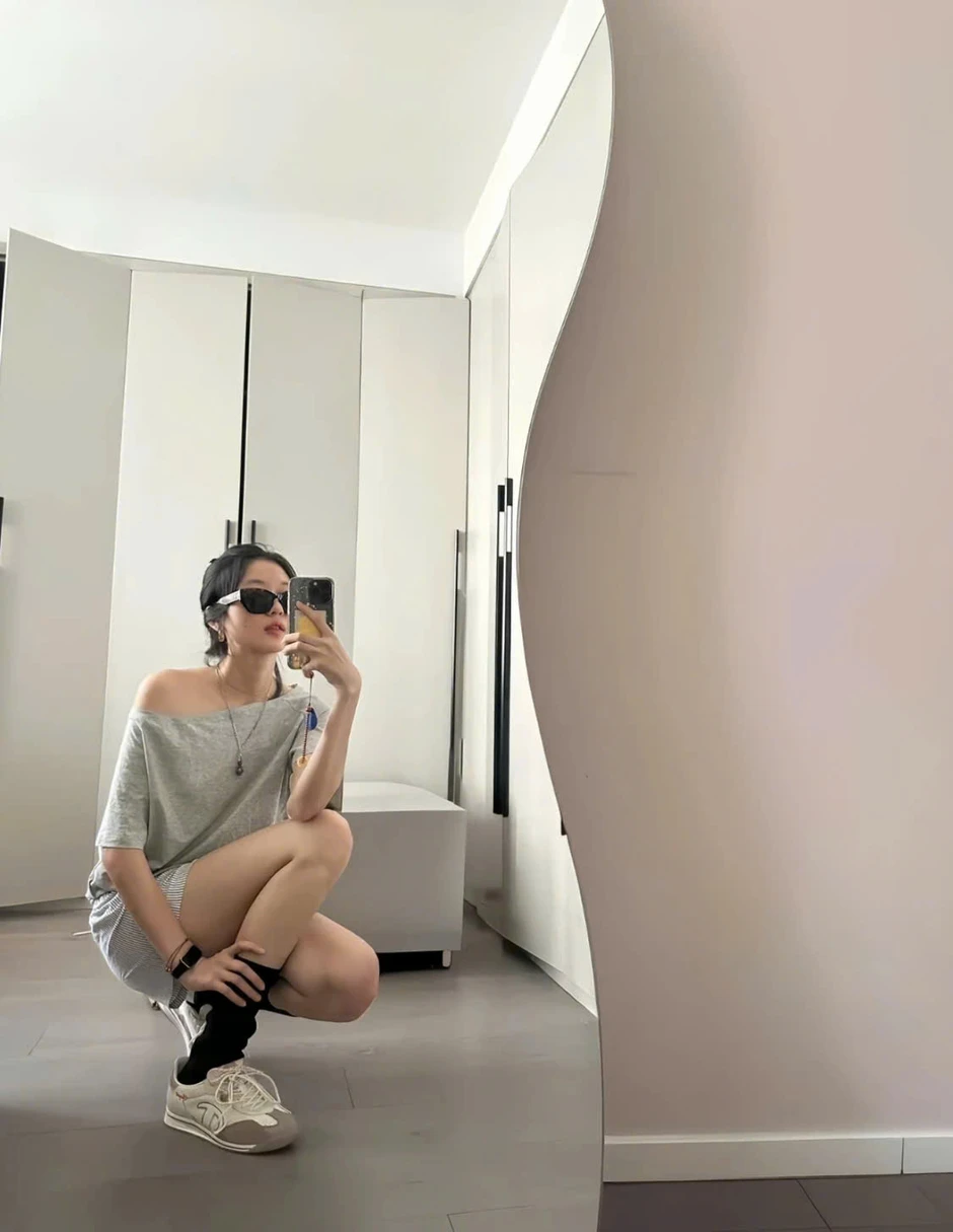 Nữ chính ngôn tình hot nhất lúc này: Mỹ nữ 1m72 sở hữu đôi chân triệu người ao ước