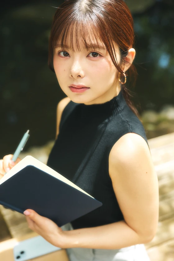 Nữ nhân viên văn phòng thu nhập top 1% vẫn đi làm mẫu ảnh, ra luật thép "cấm fan yêu mình" Nữ nhân viên văn phòng thu nhập top 1% vẫn đi làm mẫu ảnh, ra luật thép "cấm fan yêu mình"