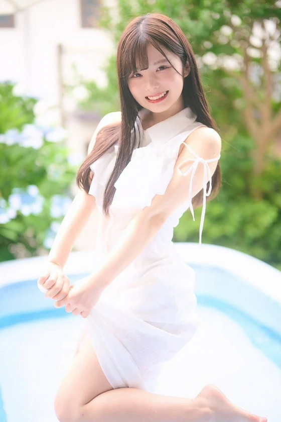 Nữ nhân viên văn phòng thu nhập top 1% vẫn đi làm mẫu ảnh, ra luật thép "cấm fan yêu mình" Nữ nhân viên văn phòng thu nhập top 1% vẫn đi làm mẫu ảnh, ra luật thép "cấm fan yêu mình"