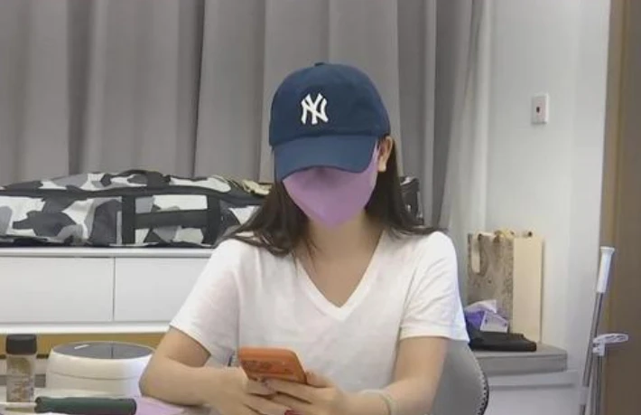 Nữ streamer xinh đẹp bị "cắm sừng", bạn trai ôm hơn tỷ đồng bỏ rơi cô gái không thương tiếc Nữ streamer xinh đẹp bị "cắm sừng", bạn trai ôm hơn tỷ đồng bỏ rơi cô gái không thương tiếc