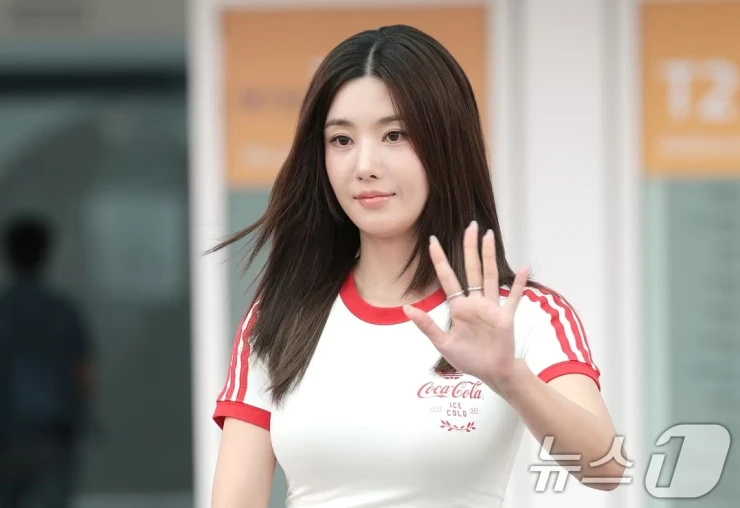 Nữ thần gợi cảm Kwon Eun Bi hủy sự kiện sau tai nạn xe Nữ thần gợi cảm Kwon Eun Bi hủy sự kiện sau tai nạn xe