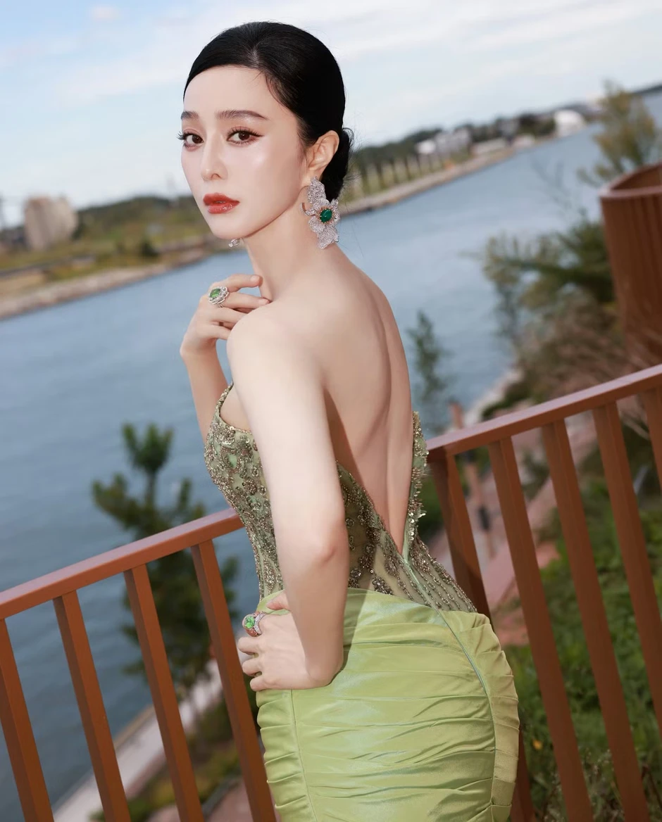 Phạm Băng Băng có cảnh 18+ quá táo bạo