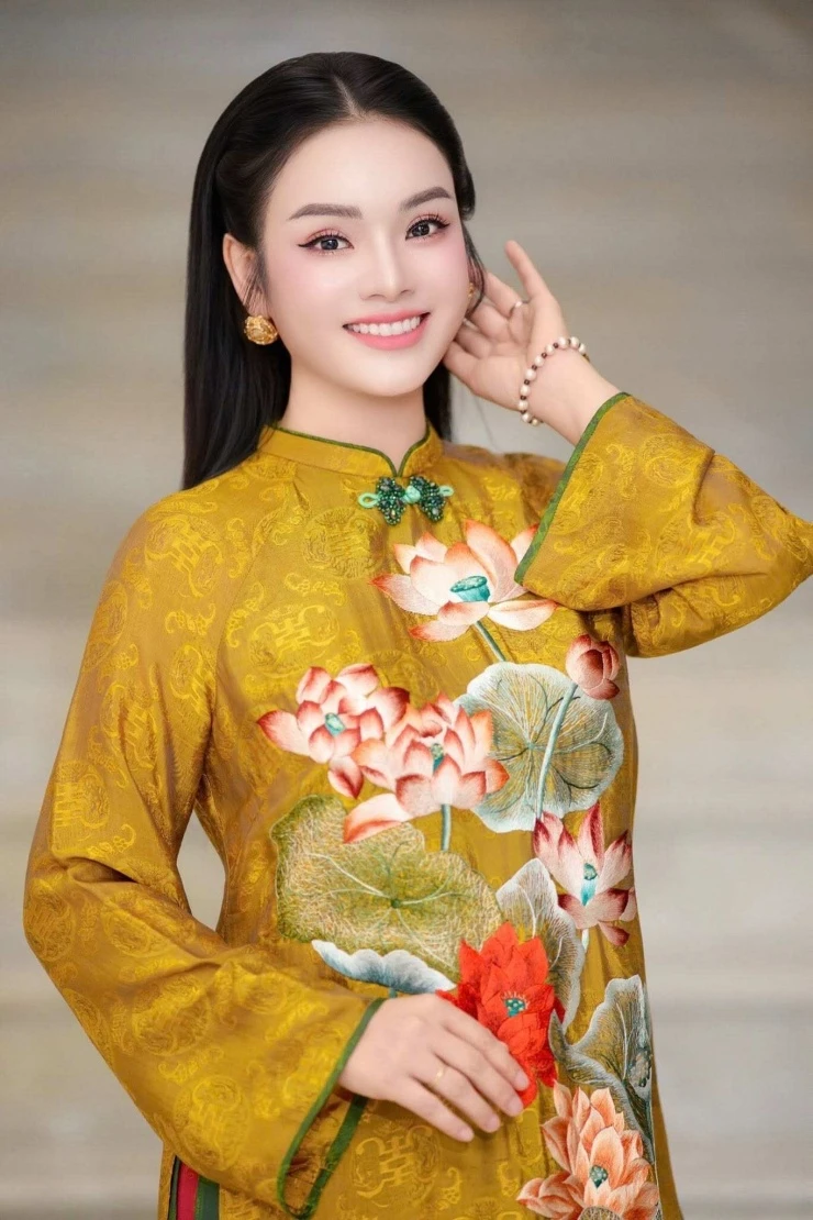Phó Giáo sư, Tiến sĩ Tân Nhàn ngồi ghế nóng cuộc thi Sao Mai Phó Giáo sư, Tiến sĩ Tân Nhàn ngồi ghế nóng cuộc thi Sao Mai
