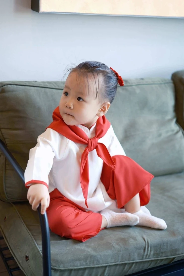Phương Oanh tận hưởng kỳ nghỉ lễ bên cặp song sinh