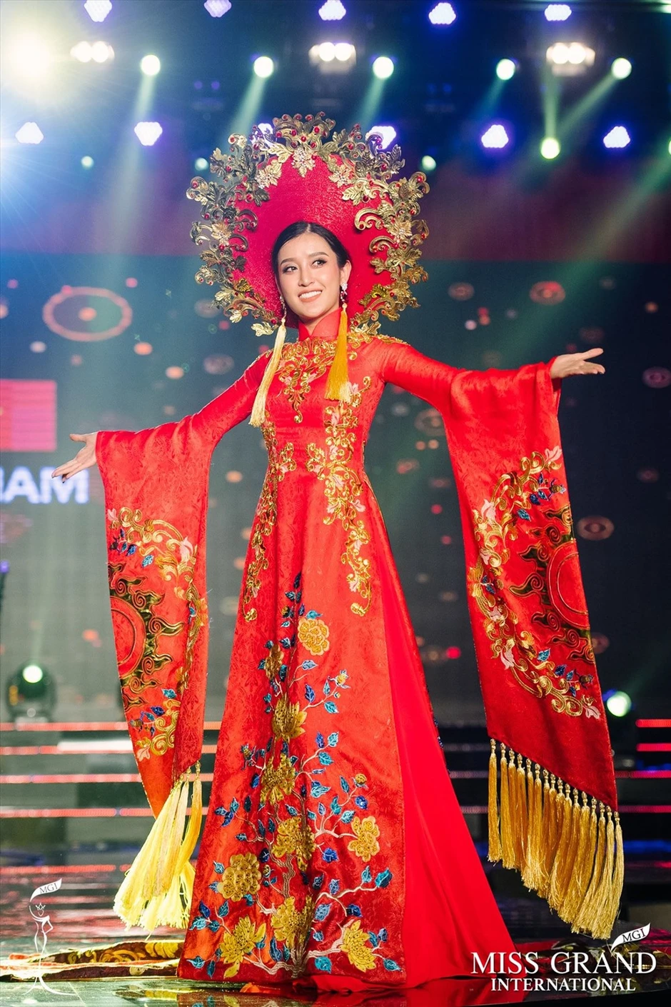 Quá khứ của Á hậu Huyền My
