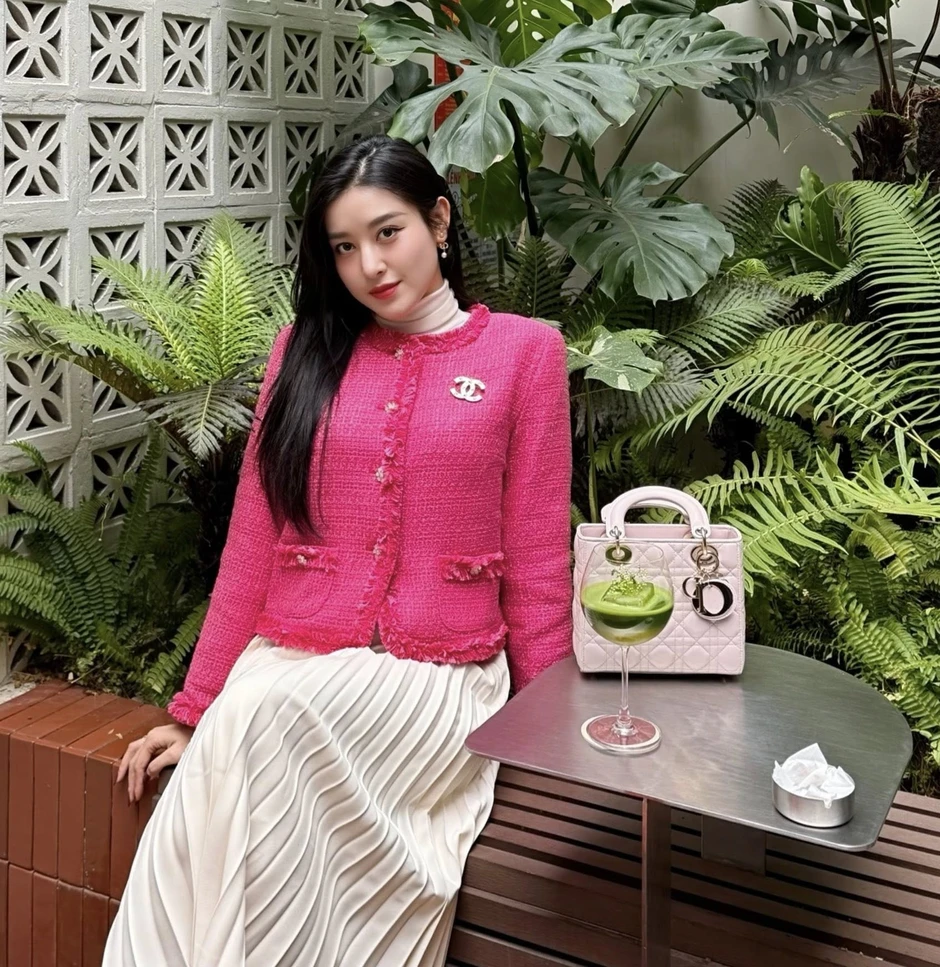 Quá khứ của Á hậu Huyền My