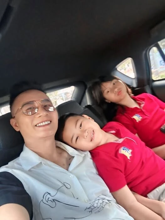 Sao Việt nô nức đưa con đi khai giảng năm học mới Sao Việt nô nức đưa con đi khai giảng năm học mới