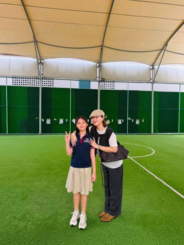 Sao Việt nô nức đưa con đi khai giảng năm học mới Sao Việt nô nức đưa con đi khai giảng năm học mới