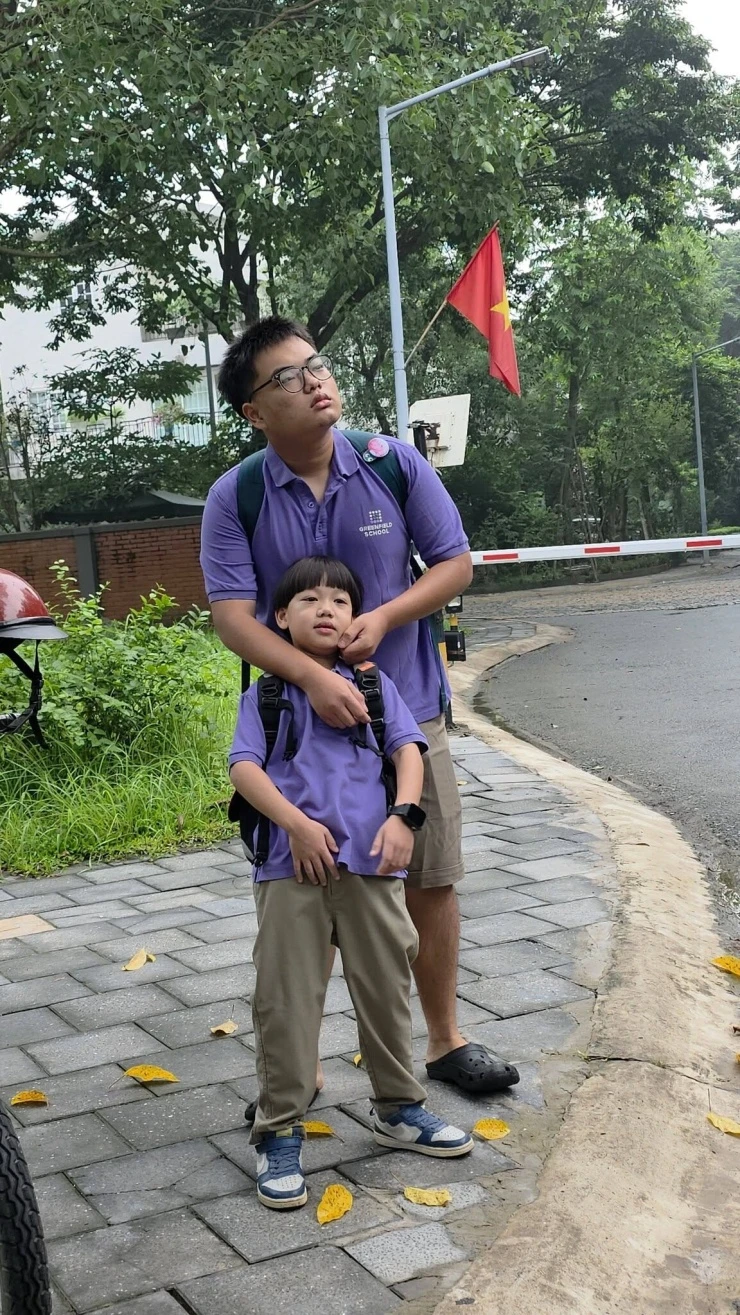 Sao Việt nô nức đưa con đi khai giảng năm học mới Sao Việt nô nức đưa con đi khai giảng năm học mới