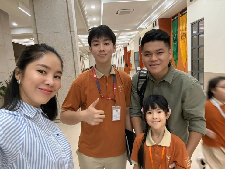 Sao Việt nô nức đưa con đi khai giảng năm học mới Sao Việt nô nức đưa con đi khai giảng năm học mới