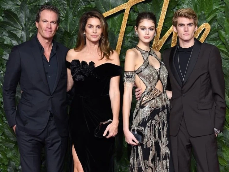 Siêu mẫu Cindy Crawford suy sụp vì cái chết đột ngột của con trai ở tuổi 27