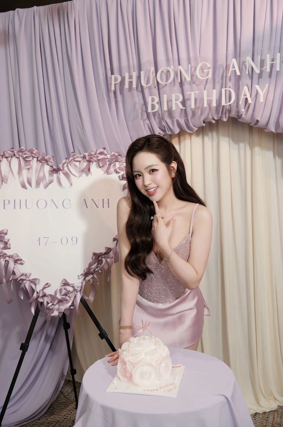 Sinh nhật rực rỡ, Lê Phương Anh tiếp tục "đốn tim" CĐM với nhan sắc ấn tượng Sinh nhật rực rỡ, Lê Phương Anh tiếp tục "đốn tim" CĐM với nhan sắc ấn tượng