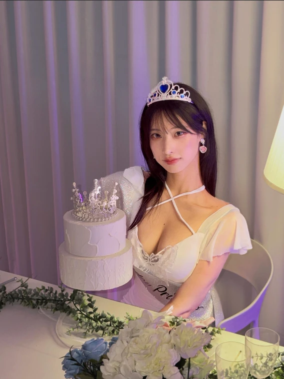 Sở hữu gương mặt đẹp như "AI tạo ra", hot girl gợi cảm tiếp tục gây sốt với loạt ảnh mừng sinh nhật, phong cách đầy quyến rũ Sở hữu gương mặt đẹp như "AI tạo ra", hot girl gợi cảm tiếp tục gây sốt với loạt ảnh mừng sinh nhật, phong cách đầy quyến rũ