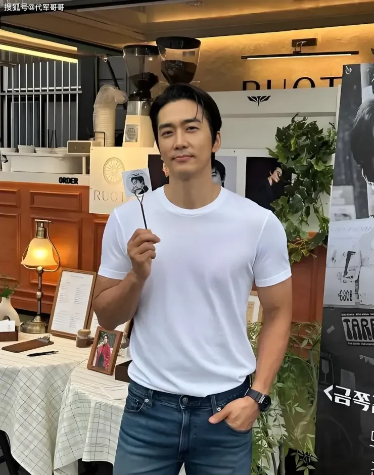 Song Seung Hun tuổi 50: Ngoại hình quên tuổi, tài sản kếch xù, hôn nhân bỏ ngỏ Song Seung Hun tuổi 50: Ngoại hình quên tuổi, tài sản kếch xù, hôn nhân bỏ ngỏ