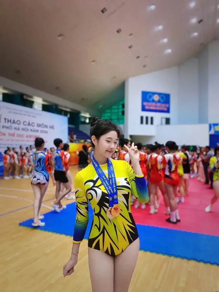 Thần thái ngút ngàn, gái xinh Aerobic khiến cư dân mạng "tan chảy"