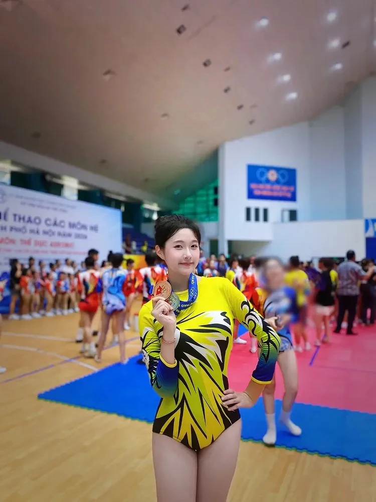 Thần thái ngút ngàn, gái xinh Aerobic khiến cư dân mạng "tan chảy"