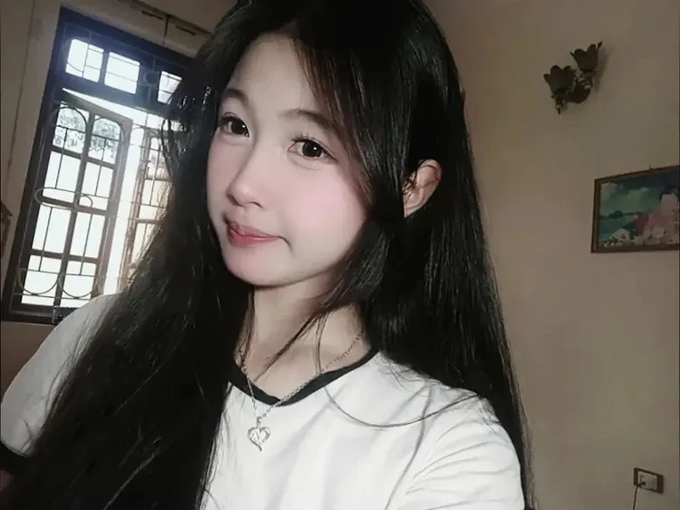 Thần thái ngút ngàn, gái xinh Aerobic khiến cư dân mạng "tan chảy"