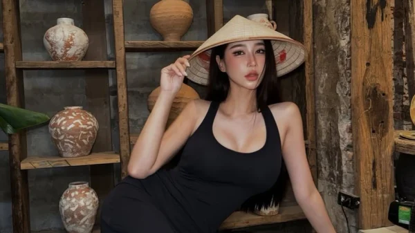 Bất ngờ check-in ở Nhà Thờ Lớn Hà Nội, hot girl khiến CĐM thích thú kenhtingame com thumb bat ngo check in o nha tho lon ha noi hot girl khien cdm thich thu b0521788954310753 940w
