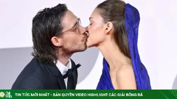 Brooklyn Beckham và vợ chiếm hết sự chú ý trên thảm đỏ Venice kenhtingame com thumb brooklyn beckham va vo chiem het su chu y tren tham do venice 98221788667775282 940w