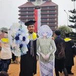 Độc đáo: Tân Thạc sĩ Indonesia mang standee Furina (Genshin Impact) mặc quốc phục Kebaya dự lễ tốt nghiệp kenhtingame com thumb doc dao tan thac si indonesia mang standee furina genshin impact mac quoc phuc kebaya du le tot nghiep ba031788510187391 940w