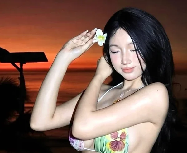 Đón bình minh trên biển, hot girl "thu hút" người xem với vóc dáng ấn tượng kenhtingame com thumb don binh minh tren bien hot girl quot thu hut quot nguoi xem voi voc dang an tuong ab5d1789900755541 940w