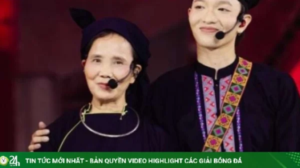 Hoàng Dũng đưa mẹ là cựu giảng viên đại học lên sân khấu Anh trai vượt ngàn chông gai kenhtingame com thumb hoang dung dua me la cuu giang vien dai hoc len san khau anh trai vuot ngan chong gai f3941789290199180 940w