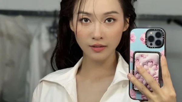 Khả Ngân tung ảnh hờ hững, phấn khích nhờ cộng đồng mạng chấm điểm về giao diện mới “cook” kenhtingame com thumb kha ngan tung anh ho hung phan khich nho cong dong mang cham diem ve giao dien moi cook 3e5d1790005361444 940w