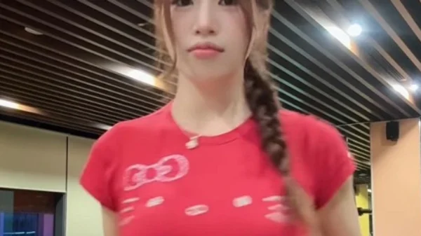 Khi hot girl làng vật bắt trend "Bé đáng yêu không", phản ứng của fan nam ra sao? kenhtingame com thumb khi hot girl lang vat bat trend quot be dang yeu khong quot phan ung cua fan nam ra sao a6901788516522130 940w