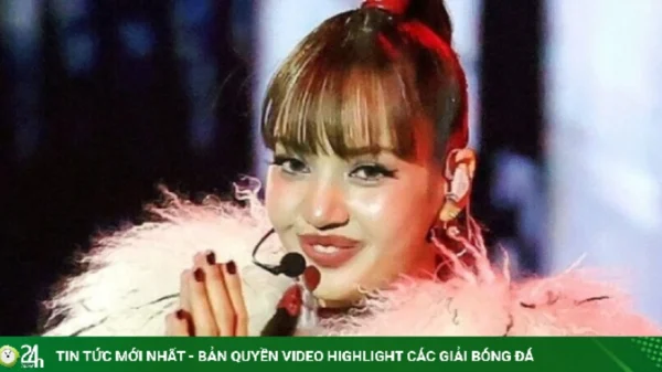Lisa quẩy tưng bừng ở VMAs với đầm xuyên thấu, áo choàng lông kenhtingame com thumb lisa quay tung bung o vmas voi dam xuyen thau ao choang long 55141790571557924 940w