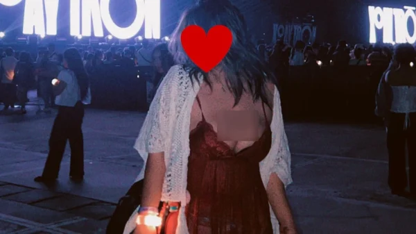 Mặc váy xẻ sâu đi xem concert bị gán mác "phản cảm", cô gái đáp trả: "Mặc gì là quyền của mình" kenhtingame com thumb mac vay xe sau di xem concert bi gan mac quot phan cam quot co gai dap tra quot mac gi la quyen cua minh quot 667d1789014015914 940w