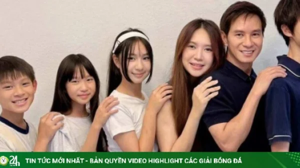 Nhà Lý Hải - Minh Hà xếp đội hình bậc thang chụp ảnh kỷ niệm kenhtingame com thumb nha ly hai minh ha xep doi hinh bac thang chup anh ky niem c4091790749475783 940w
