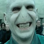 Sự thật rợn người về chúa tể Voldemort: Bản chất tà ác và tâm lý biến thái vượt xa trên phim ảnh kenhtingame com thumb su that ron nguoi ve chua te voldemort ban chat ta ac va tam ly bien thai vuot xa tren phim anh 807a1790329385219 940w