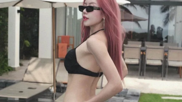 Trang Pháp "đốt cháy" mùa hè, khoe dáng thon gọn khiến CĐM không khỏi ngỡ ngàng kenhtingame com thumb trang phap quot dot chay quot mua he khoe dang thon gon khien cdm khong khoi ngo ngang 71111789718385872 940w