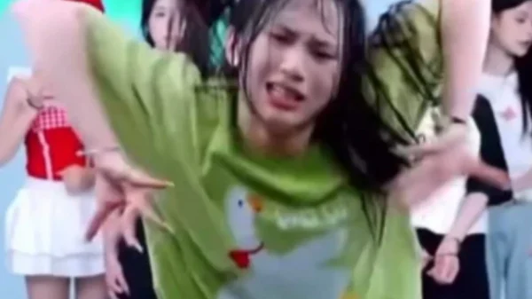Vì nổi tiếng, các idol mạng bất chấp đến thế này kenhtingame com thumb vi noi tieng cac idol mang bat chap den the nay dd151788329946072 940w