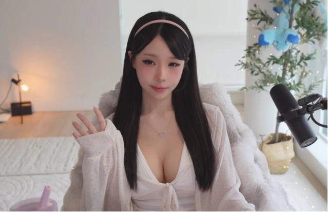 Tiết lộ một tháng chưa tắm, kỷ lục còn là 3 tháng, nam streamer khiến người xem “khóc thét”, vẫn có bạn gái gợi cảm như mơ