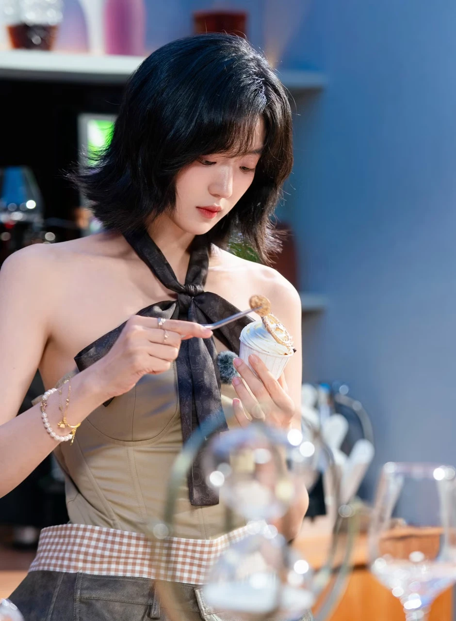Tiểu thư ngậm thìa vàng đang khuấy đảo toàn cầu